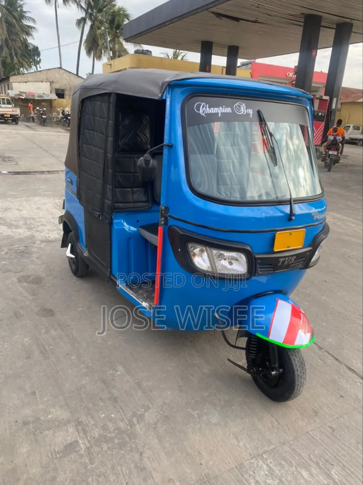 Bajaj Avenger 200 2024 Blue
