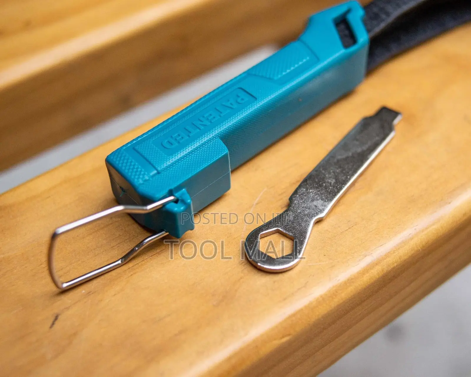 Total Hand Rivet Gun THT32104
