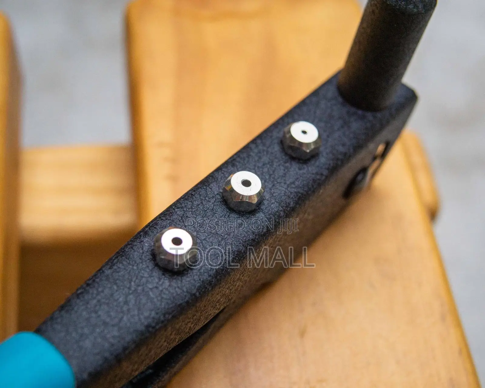 Total Hand Rivet Gun THT32104