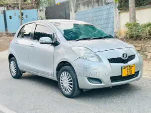 Toyota Vitz 2008 Silver