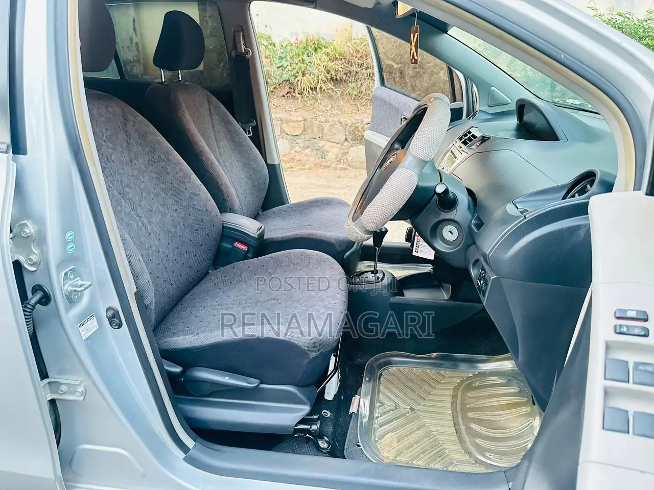 Toyota Vitz 2008 Silver