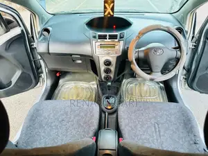 Toyota Vitz 2008 Silver