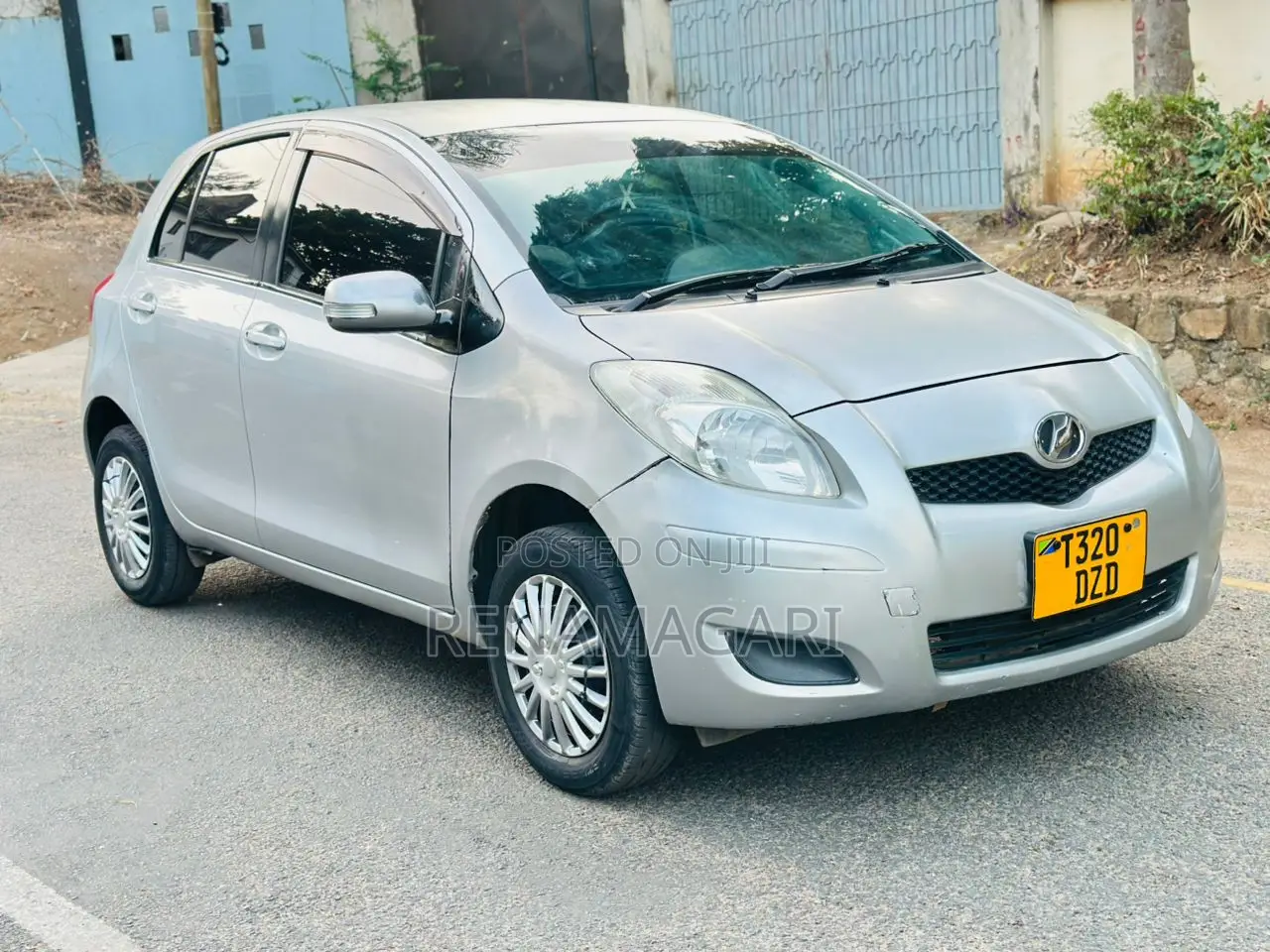 Toyota Vitz 2008 Silver