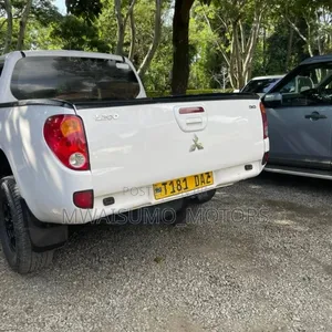 Mitsubishi L200 2008 White