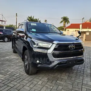 Toyota Hilux 2022 Black