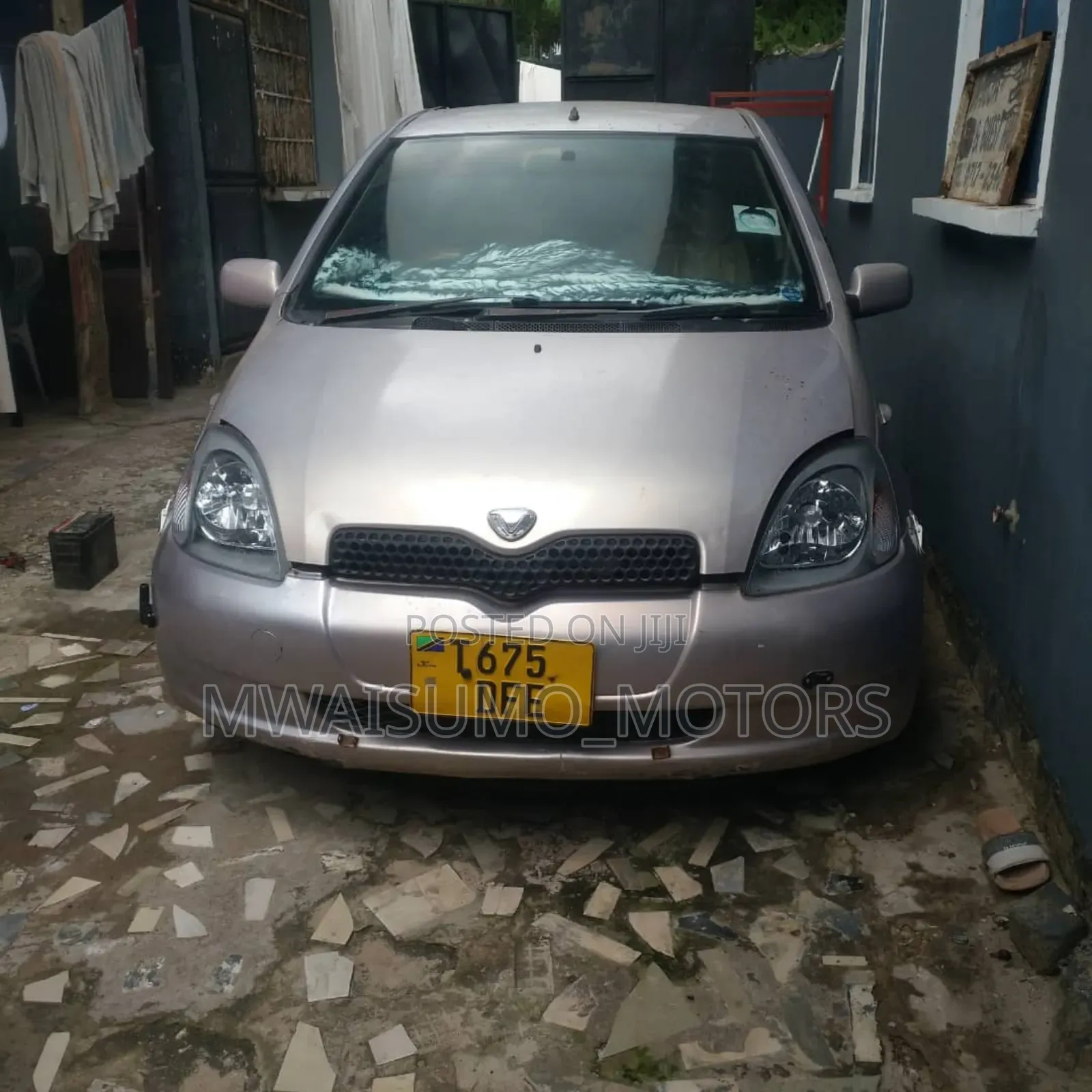 Toyota Vitz 2000 Pink