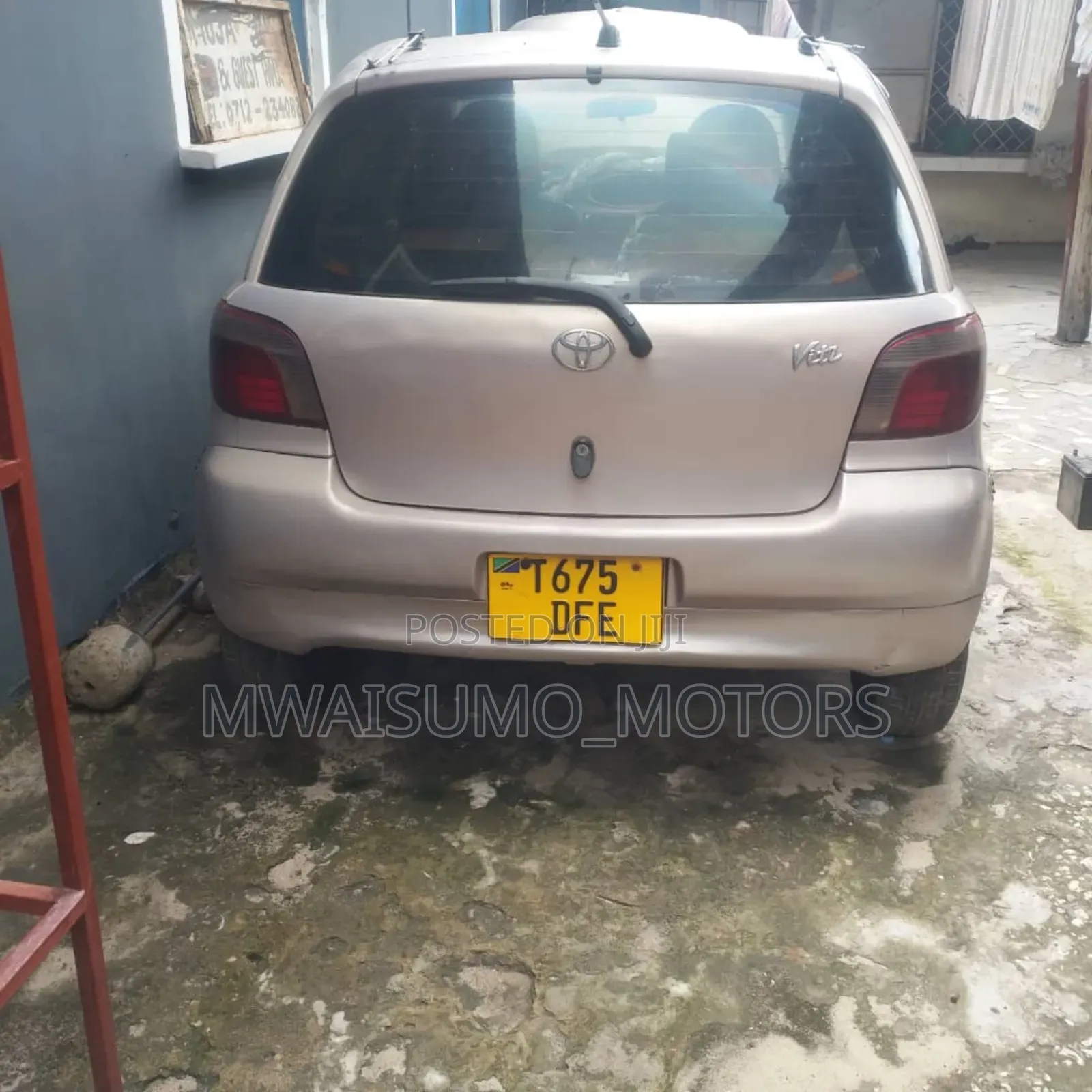 Toyota Vitz 2000 Pink