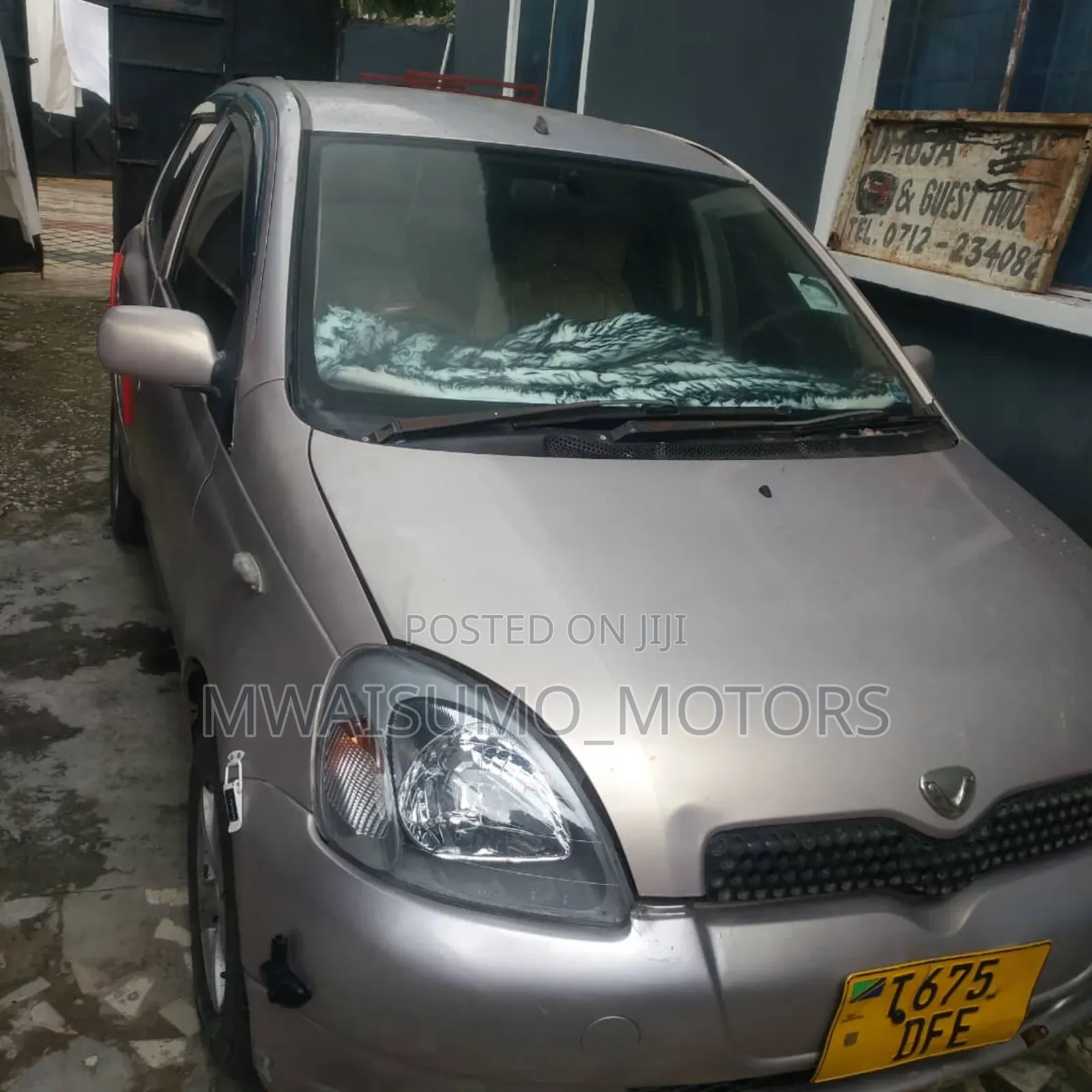 Toyota Vitz 2000 Pink