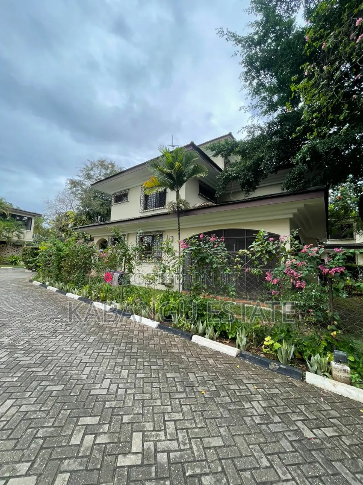 Furnished 4bdrm Villa in Oysterbay for rent