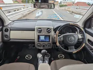 Mazda Verisa 2011
