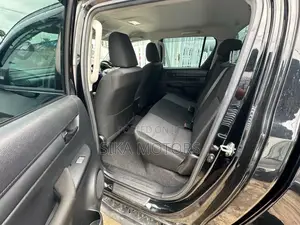 Toyota Hilux 2019 Black