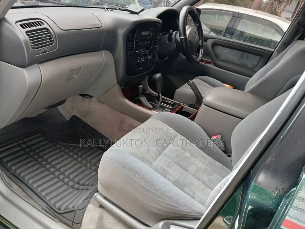 Toyota Land Cruiser 2005 Green