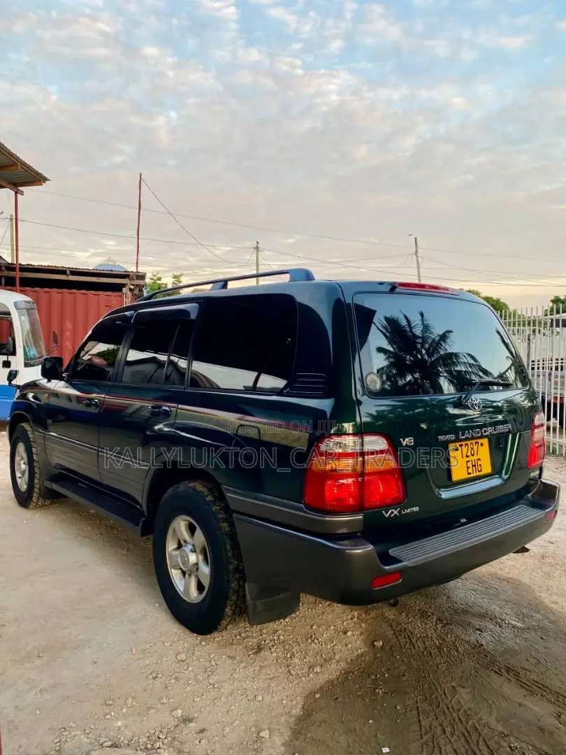 Toyota Land Cruiser 2005 Green