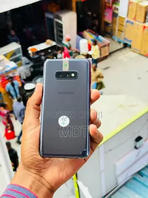 Photo - Samsung Galaxy S10e 128 GB Gray