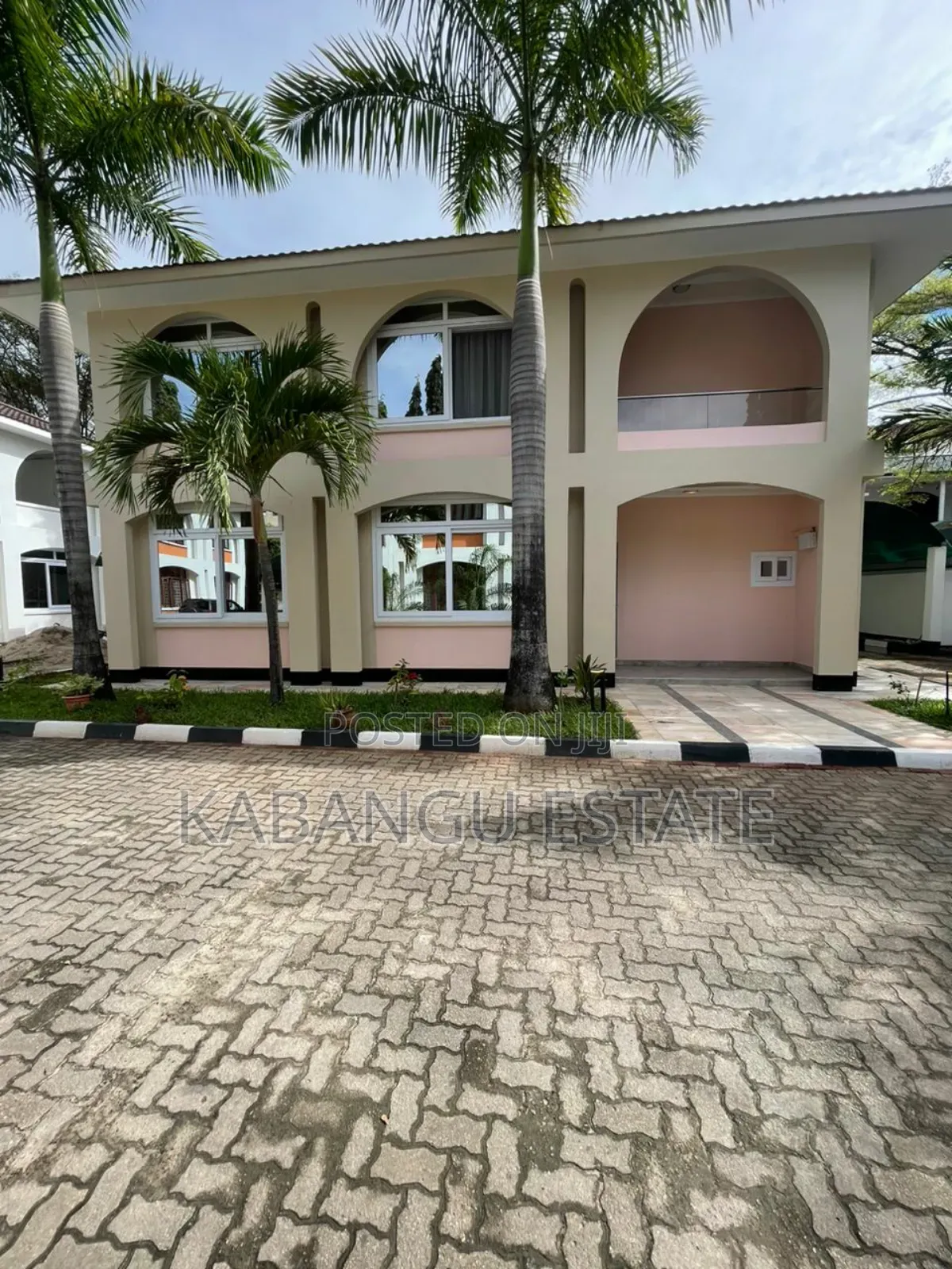4bdrm Villa in Masaki for rent