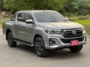 Photo - Toyota Hilux 2019 Silver
