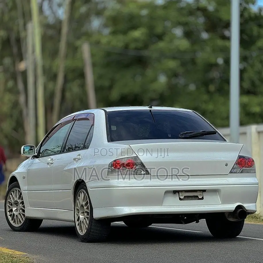 Mitsubishi Lancer Evo 2002 White