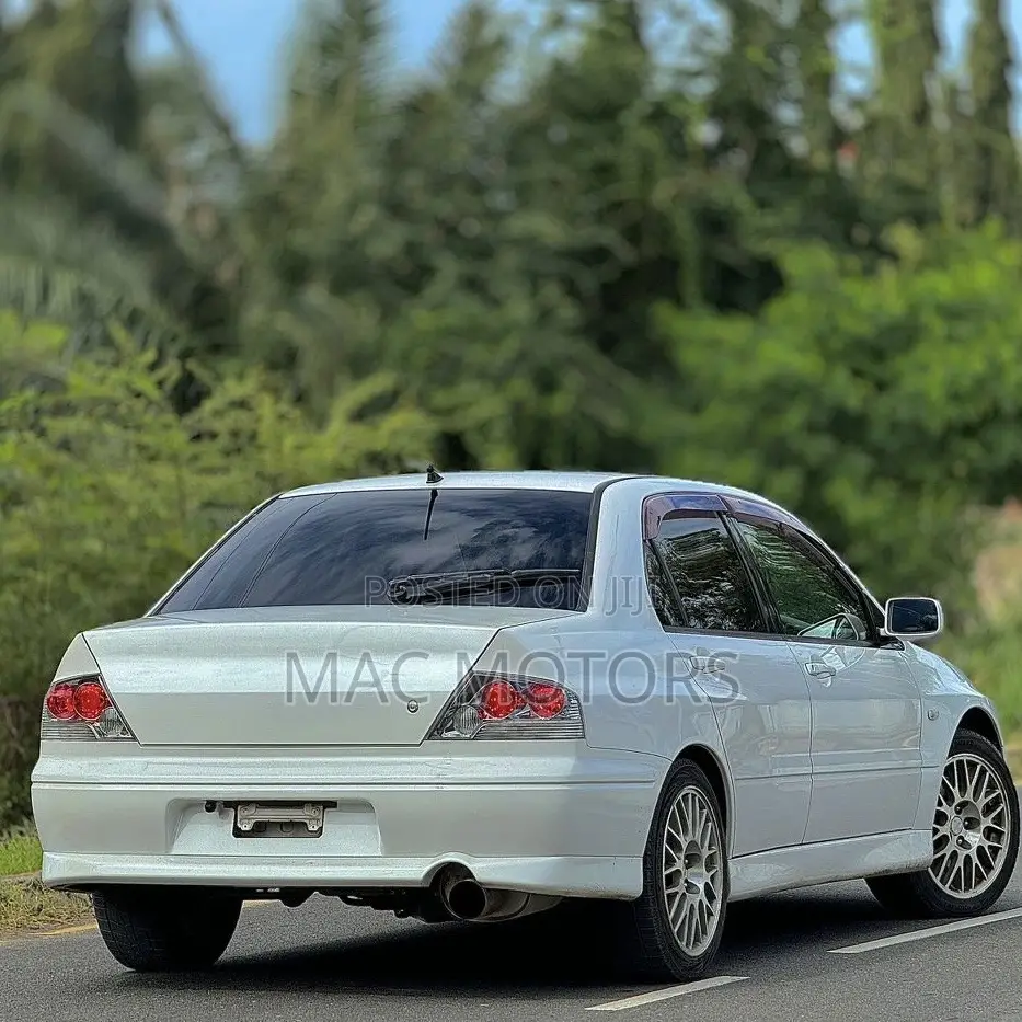Mitsubishi Lancer Evo 2002 White