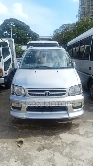 Toyota Noah 2001 Silver