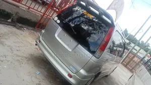 Toyota Noah 2001 Silver