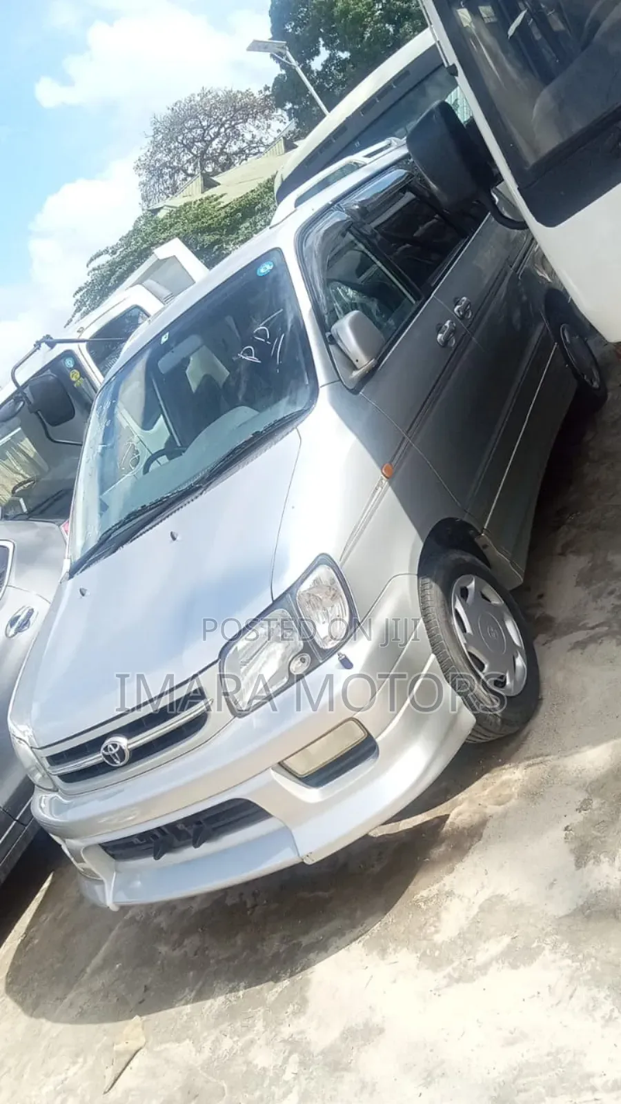 Toyota Noah 2001 Silver