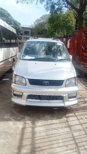 Toyota Noah 2001 Silver