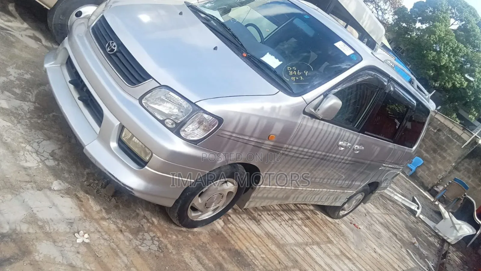 Toyota Noah 2001 Silver