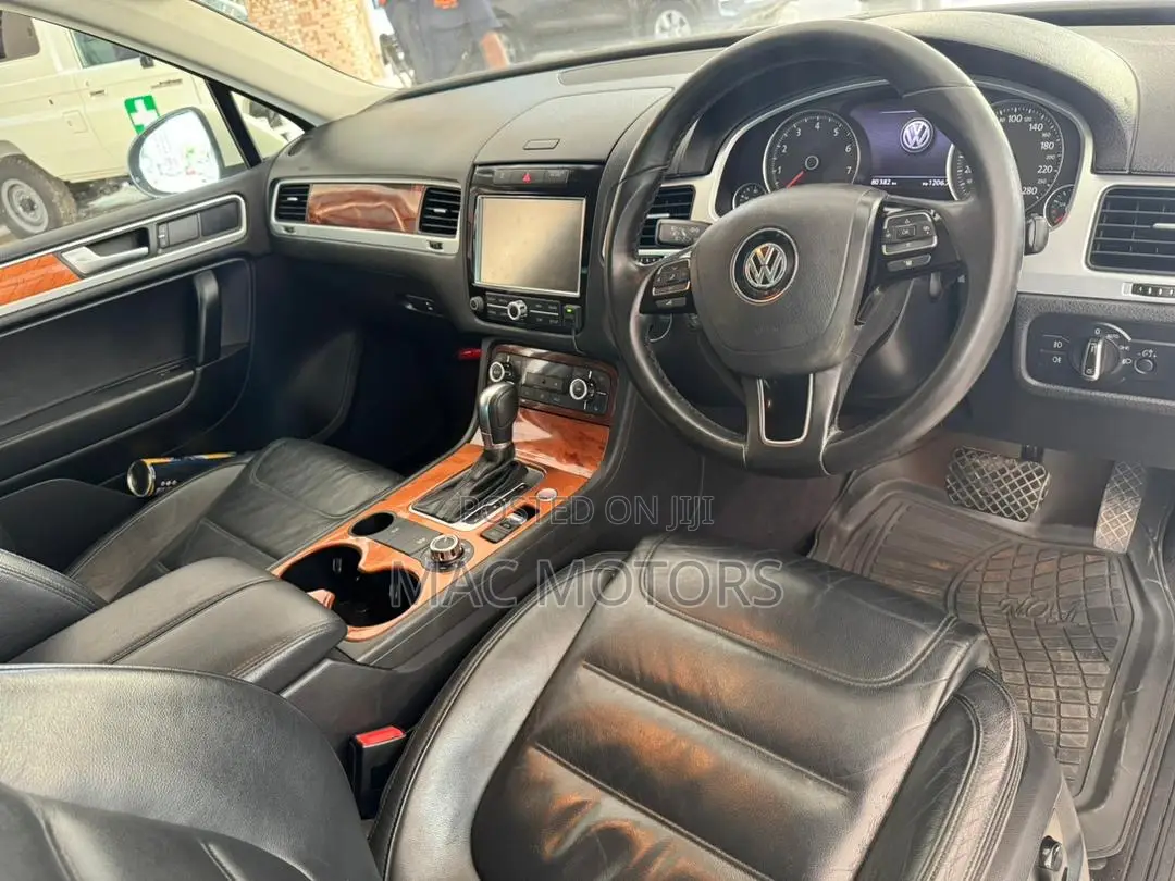 Volkswagen Touareg 2012 White