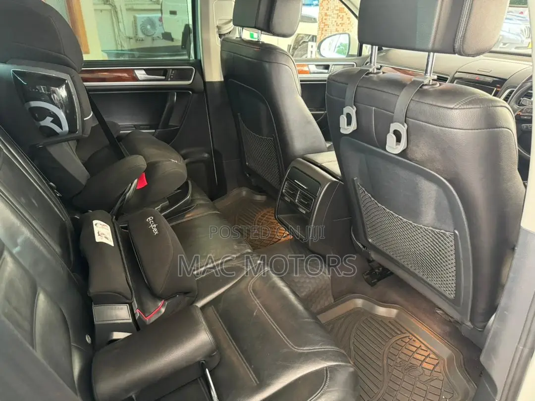 Volkswagen Touareg 2012 White