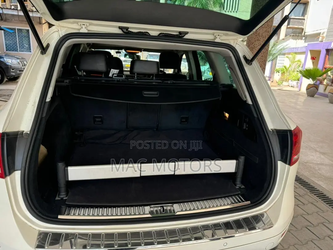 Volkswagen Touareg 2012 White