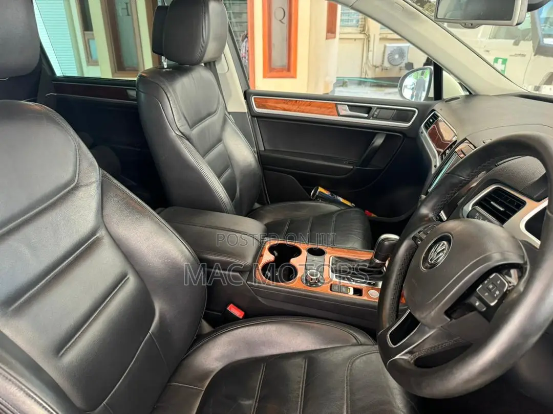 Volkswagen Touareg 2012 White