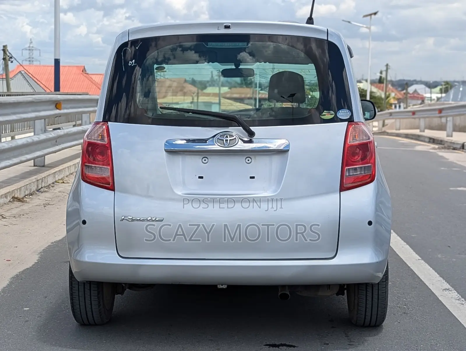 Toyota Ractis 2009 Silver