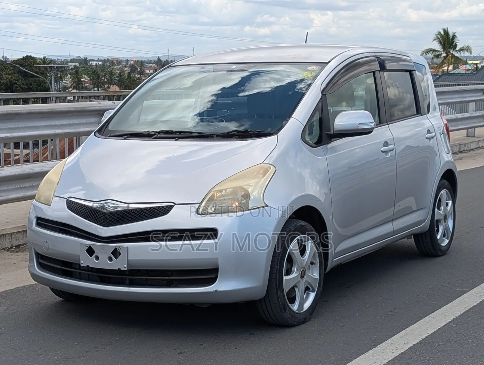 Toyota Ractis 2009 Silver