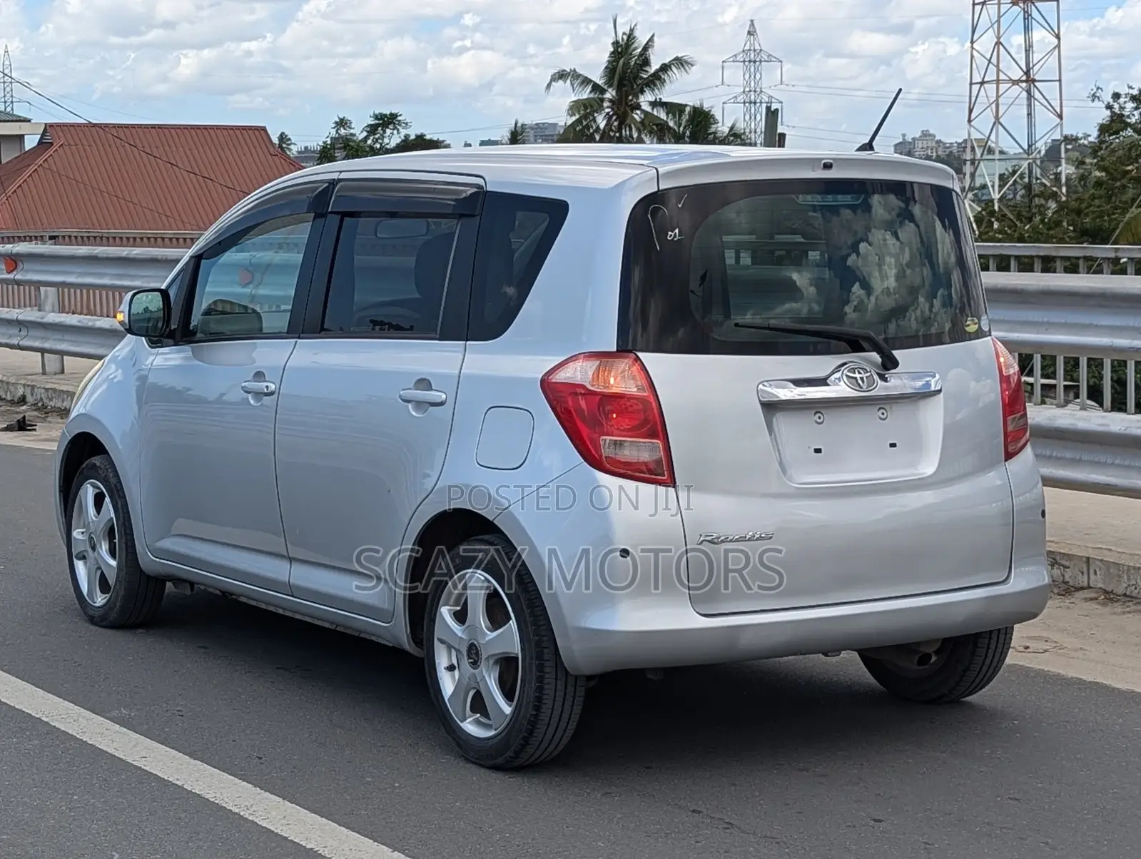 Toyota Ractis 2009 Silver