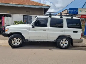 Photo - Toyota Land Cruiser 2013 White