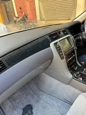 Toyota Crown Royale 2005 White