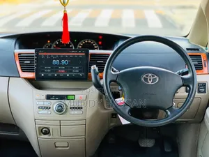 Toyota Noah 2004 White