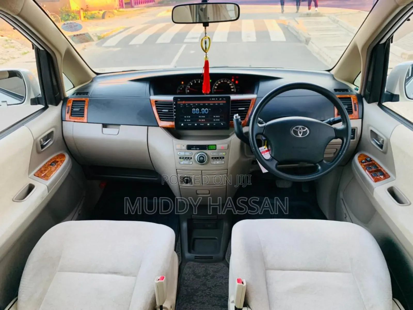 Toyota Noah 2004 White