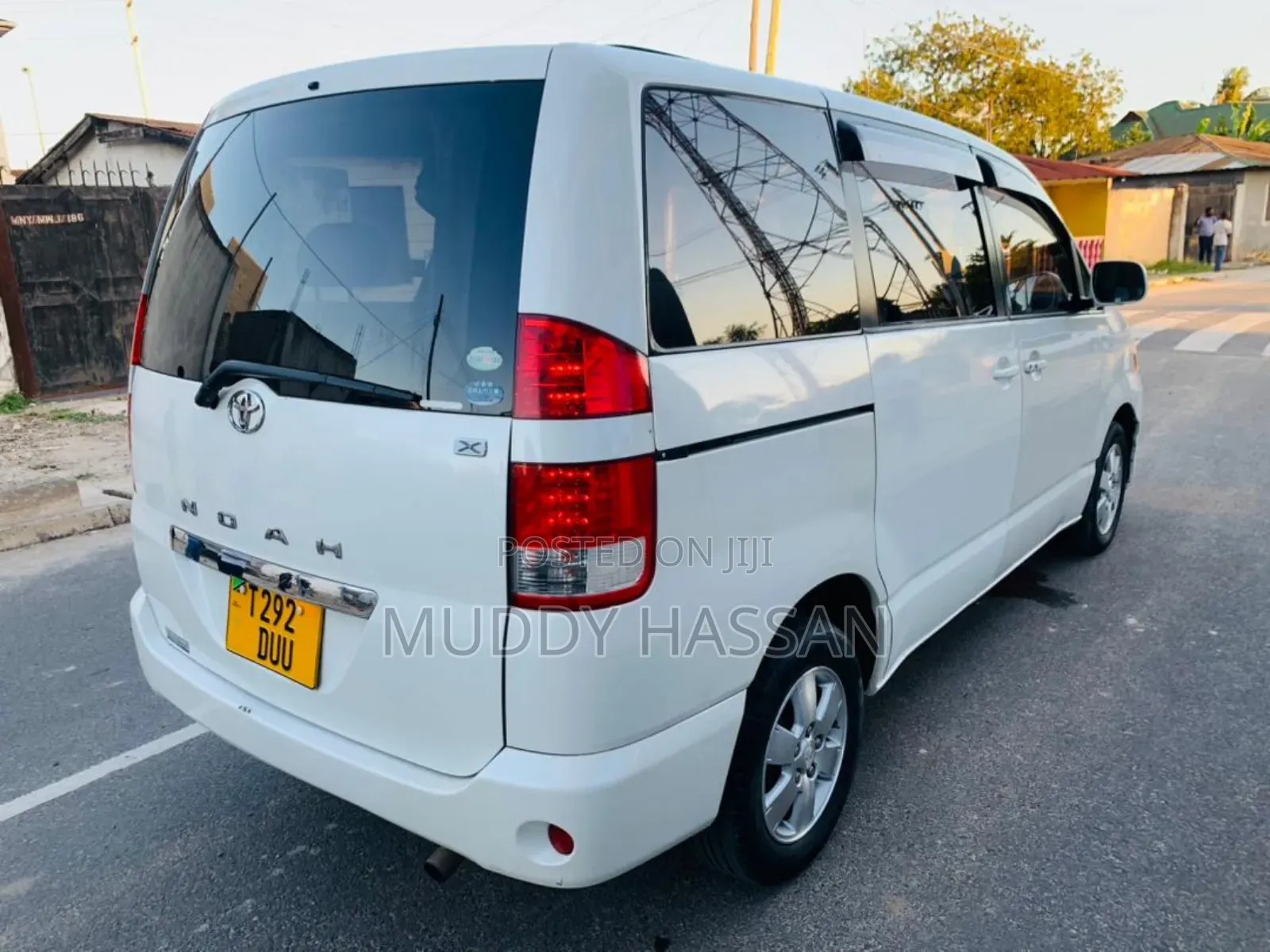 Toyota Noah 2004 White