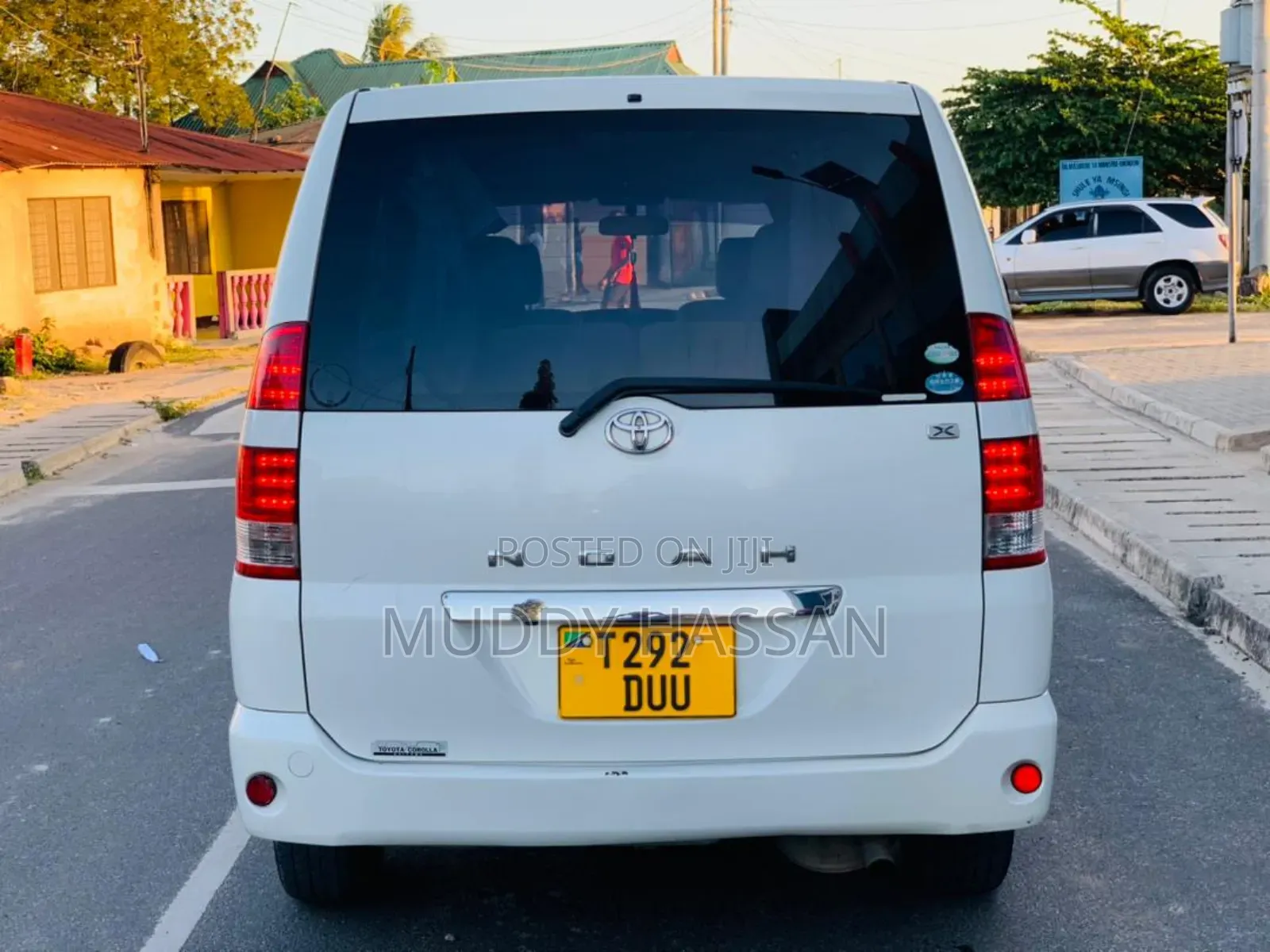 Toyota Noah 2004 White