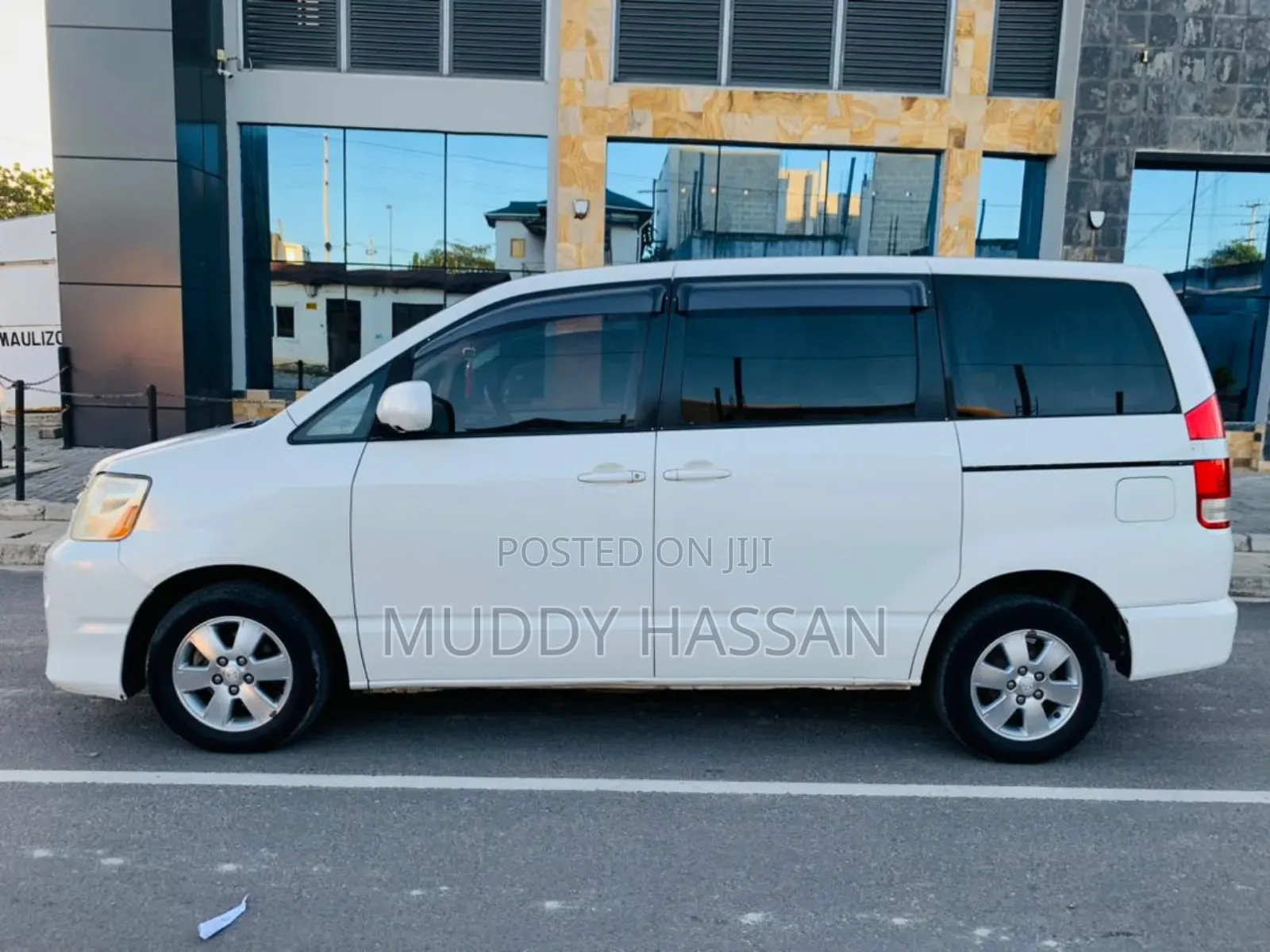 Toyota Noah 2004 White