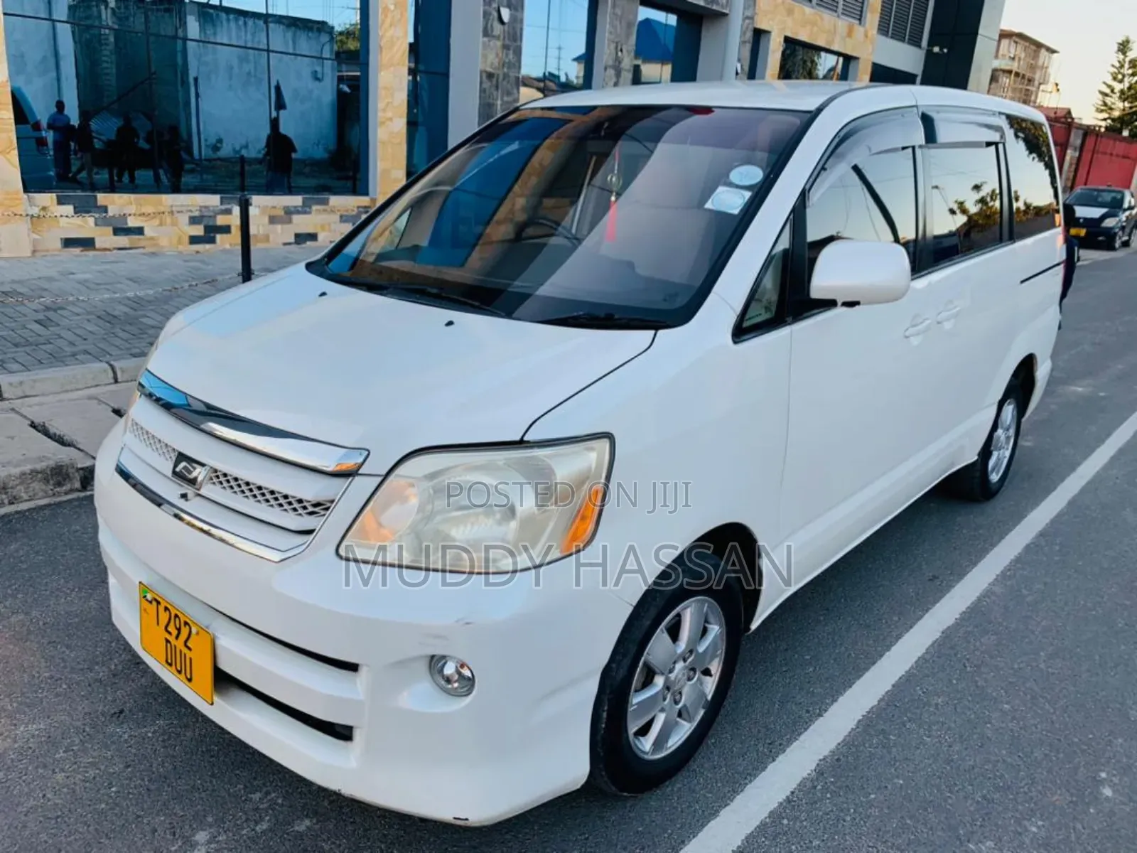 Toyota Noah 2004 White