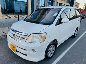 Toyota Noah 2004 White