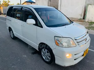 Toyota Noah 2004 White