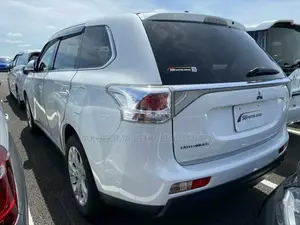 Mitsubishi Outlander 2013 Pearl