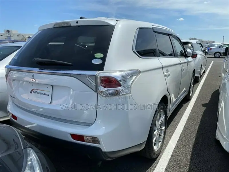 Mitsubishi Outlander 2013 Pearl