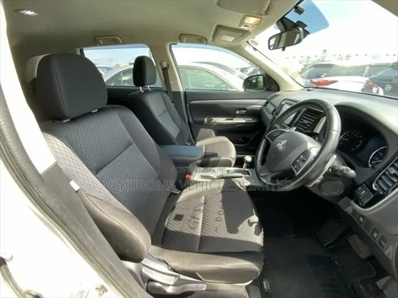 Mitsubishi Outlander 2013 Pearl
