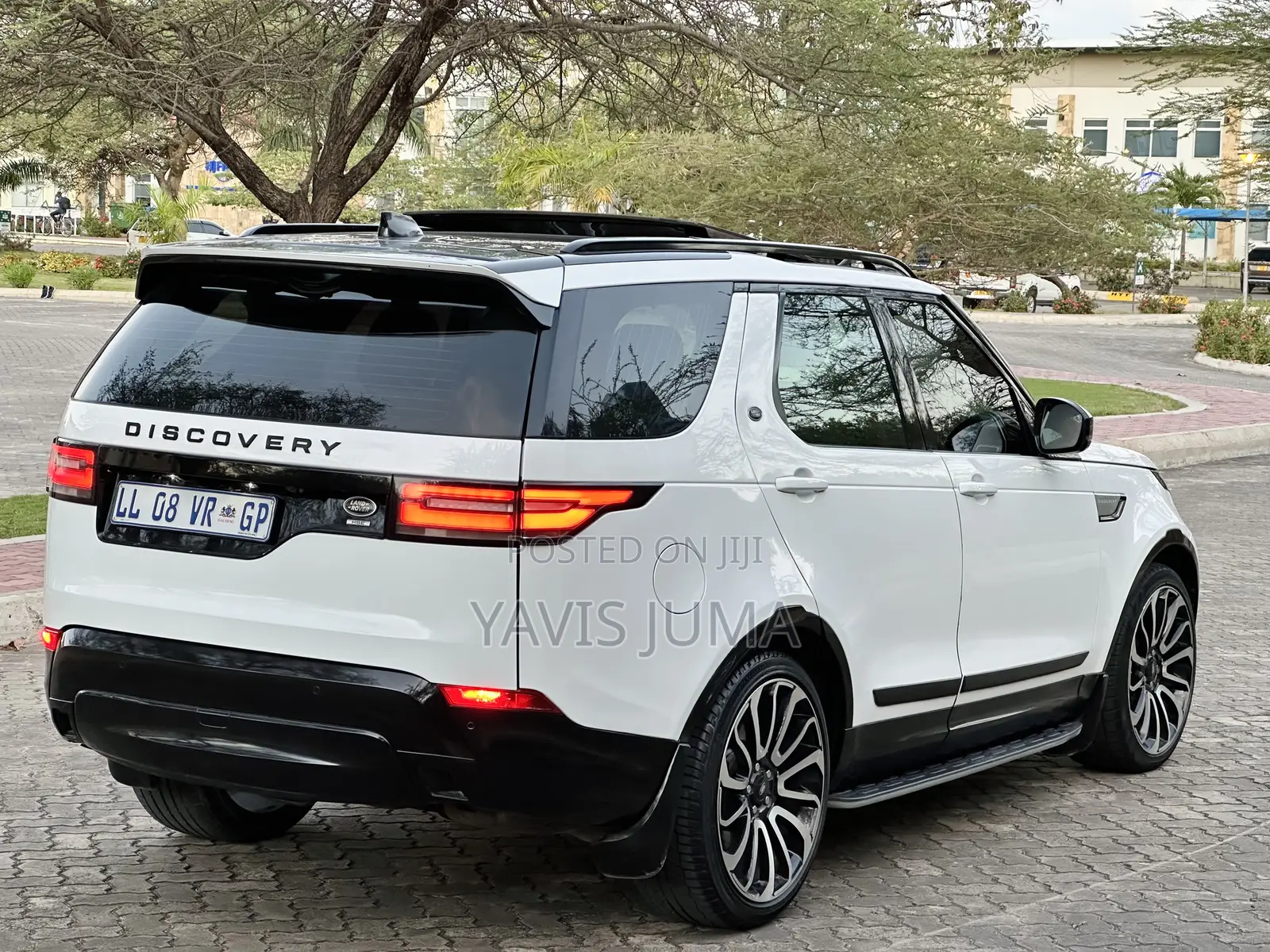 Land Rover Discovery 2018 White
