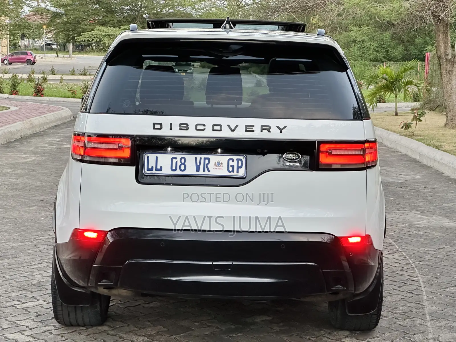 Land Rover Discovery 2018 White