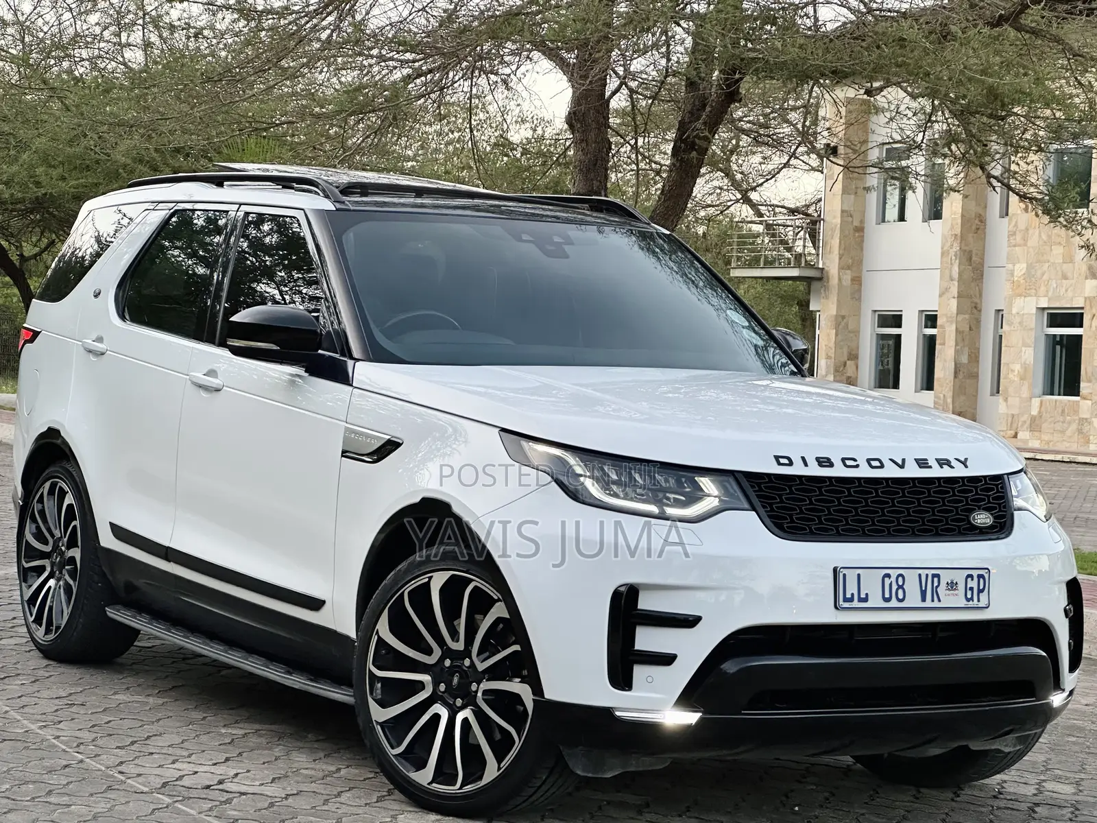 Land Rover Discovery 2018 White